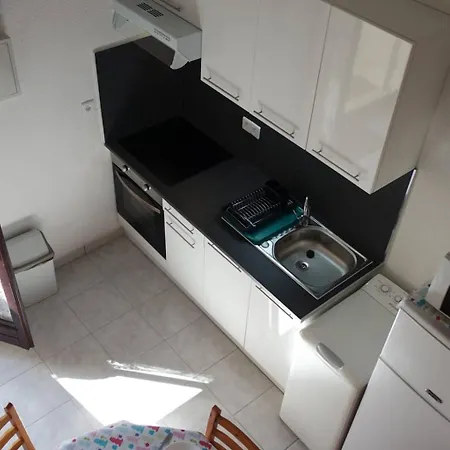 Pavillon De Avec Jardin Et Place De Parking - 5reg21 *