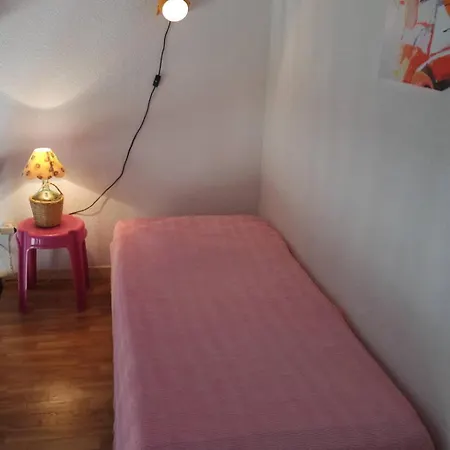 Villa Pavillon De Avec Jardin Et Place De Parking - 5reg21 *