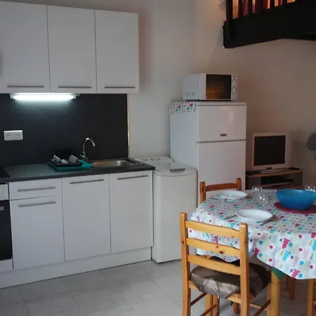 Pavillon De Avec Jardin Et Place De Parking - 5reg21 *
